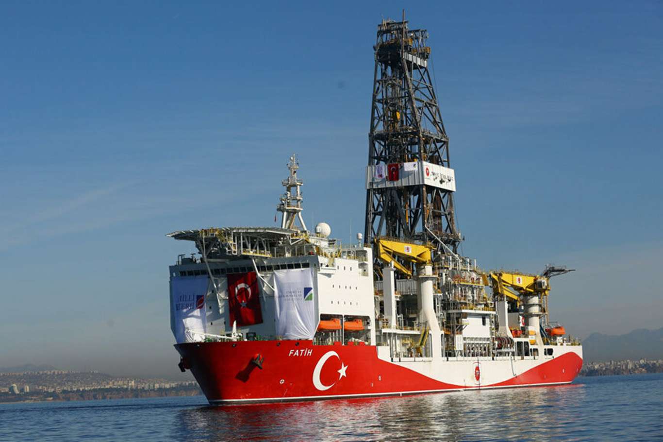 Fatih sondaj gemisi yeni çalışmalarına başladı Fatih sondaj gemisi yeni çalışmalarına başladı